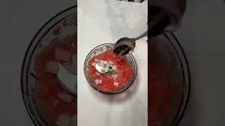 🍅 MANUAL FOOD CHOPPER 🍅 kitchen gadget you need! #kitchenfinds #kitchengadgets #foodchopper