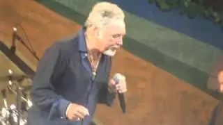 tom jones at the jazz fest 033