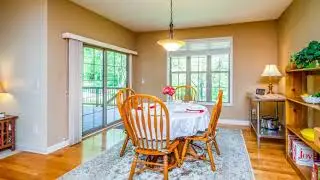16817 Tanglewood Dr, Urbandale, IA 50323