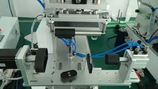 Semi automatic two faces flat bottle labeling machine for European customer customized roll labeller