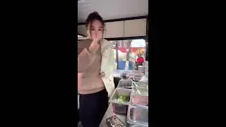 Beautiful Streamer Whips Up Street Food Magic | 可愛い美女配信者が屋台飯を魔法のように作る！ 2026-01-11 16:16:01