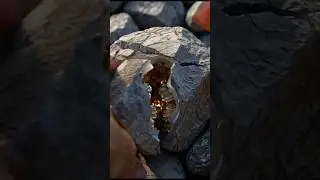 What's inside this geode ? #ai #aigenerated #crystals #asmr