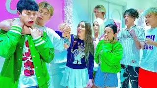 Szkolna b&oacute;jka 💥 Diana i cheerleaderki bronią maskotki Smile | Niezręczne sytuacje z przyjaci&oacute;łmi