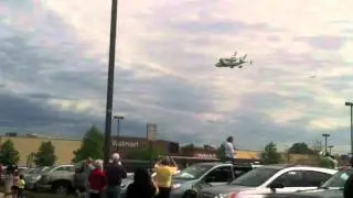 Discovery Carry Vehicle Fly-Over Chantilly 041712