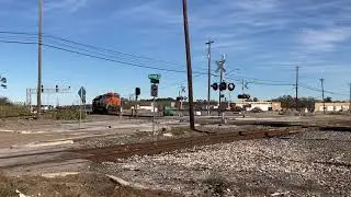 BNSF 7047 leads Manifest Houston TX 1/1/21