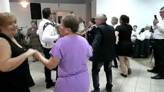 Tańczący wianuszek wok&oacute;ł harmonist&oacute;w ‐ Kapela Staręg&oacute;w - Biała Rawska 18 10 2025