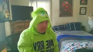 Witch turn the grinch into a cat 