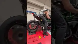 KTM Duke 1290 versus Kawasaki Ninja h2r