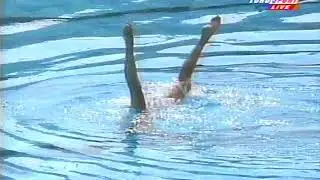 Beautiful FLEXIBLE synchro swimming girl shows her beautiful legs (in slow motion)
