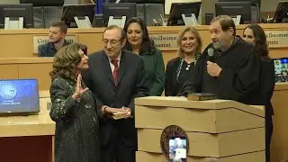 Mayor Shelley Berkley sworn in as Goodman era ends