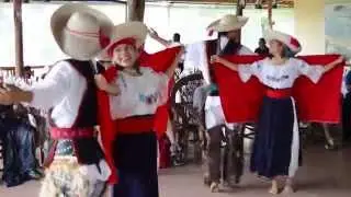 Galapague&ntilde;a: La Danza de las Islas Encantadas/The dance of the enchanted islands (2014)