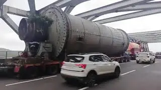 Goan Reporter:: IS THIS NOT DANGEROUS::: Watch Huge Cement Boiler Gets Stuck on New Zuari Bridge.