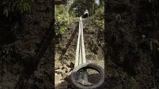 Rural guy's bamboo slide, gravity transport is so creative!
