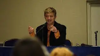 Anime USA 2018 - Why We Love the Story So Much Panel with Crispin Freeman