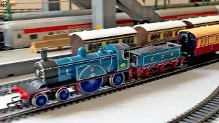 Tri-ang Hornby R.553 Caledonian Single with five Caledonian Coaches
