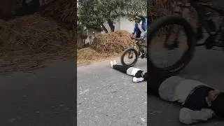 cycle stunt video shoots video public stunt#shortsviral😈 only like fat bike se wiheelie yograj rider