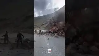 شاهد.. انهيار جزء من جبل 