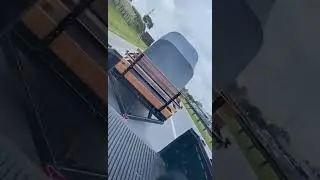 Garagem Iglu-Car extremamente resistente suportando fortes ventos na estrada
