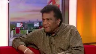 Country music pioneer Charley Pride dies