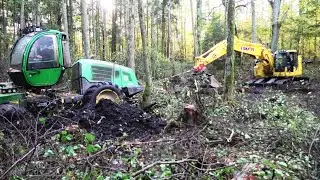 #Komatsu Kettenbagger rettet   #Harvester aus hoffnungsloser Lage......