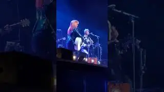Wynonna w/hubby, Cactus singing Mamma he's crazy