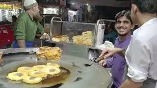 40 Years Old | Bun Kabab |Super Hanif | foodstreets | Karachi street 40 साल की सुपर बुन कबाब पाक चौक