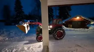 Plogar snö i Kalix med BM35