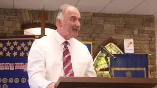 Шериф округа Кэмпбелл Уэйн Бартон выступает в Rotary Club