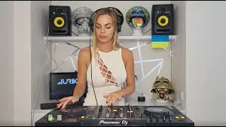 DJ Aurika live DJ stream