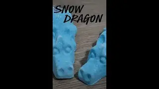 LUSH Snow Dragon Bath bomb Demo #lush #shorts #bathbomb #relaxing #asmr #christmas 🎄 #러쉬 #배쓰밤