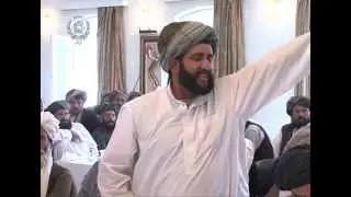 حامدکرزي د هلمند له یو شمېر دیني عالمانو او مشرانو سره وکتل