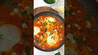 Easy Shakshuka Recipe &ndash; Spiced Tomato & Egg Brunch in One Pan