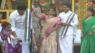 CM Jagan Viduals With Child | Woman Selfie With CM Jagan | Sankranti Celebrations | @SakshiTVLIVE