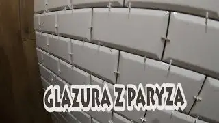 Przyklejamy płytkę Tamoe Bianco Paradyż w małej toalecie