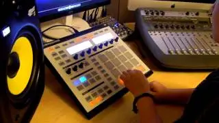 8 year old making a beat on Native Instruments Maschine
