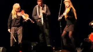 Duo Systrami och Bj&auml;ran @ Sveateatern