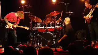 Dennis Chambers drums solo 26 mars 2019 (Dean Brown et Hadrien Feraud )