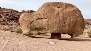 حصاة أم واسط في فيضة المسعار في جبال العلم في أقصى جنوب غرب منطقة #حائل 