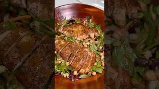 Салат из жареной курицы с медово-бальзамической заправкой
