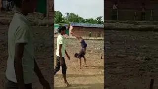 #hotaction #foryou #youtubeshorts #action #trading #handwalking