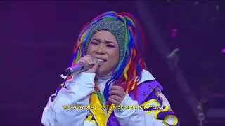Gaya Berpakaian Nyentrik Ala Melly Goeslaw - PADI REBORN (1/4)