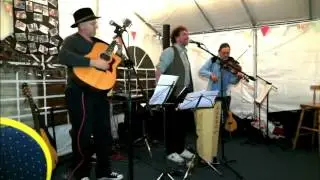 Ar Faoued play Life's a Long Song