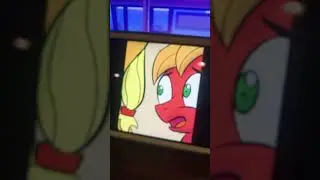 applejack hurts her sister ￼
