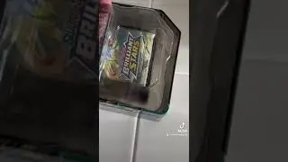 Opening Up Pokemon Umbreon Tin