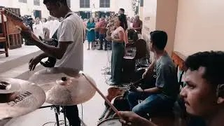 Santo &eacute; o Senhor. Tocando na missa usando VS com o App de IA Moises