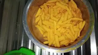 MADE SOME FRIES WITH CHICKEN 😋🤤#food #foodielife #cook#cookingseries #foodtube #capuchinoassassino 