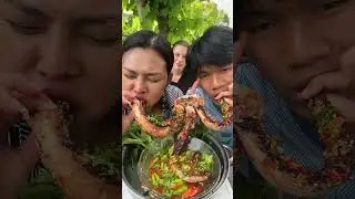 Giant squid with Thai seafood sauce is very spicy. #funny #foodintake #thaifood #good #lover