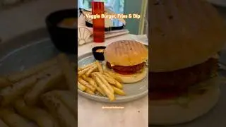 Veggie Burger #burger #vegetarian #fries #crispyburger #foodie #youtubeshorts #shortvideo #shorts