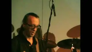 Buldožer: Ne brini mama / Helga (Live)