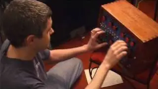 Breadbox Synth Майка Уолтерса от Мафа Льюиса